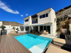 Luxury Villa Morelli with seaview & heated pool